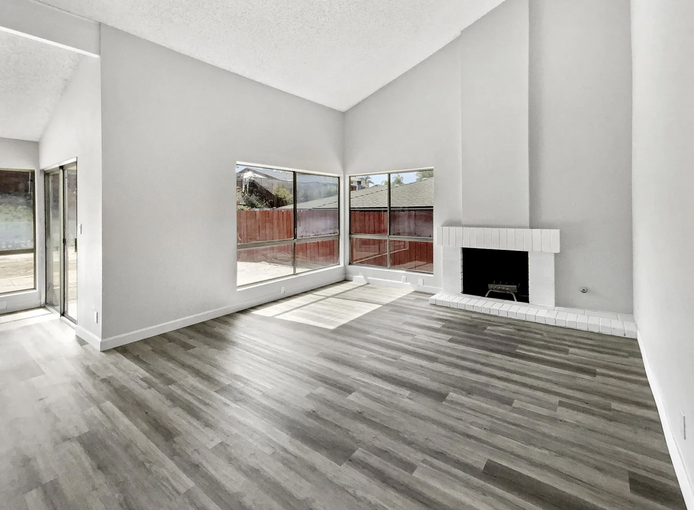 Before staging - Modern Living Room